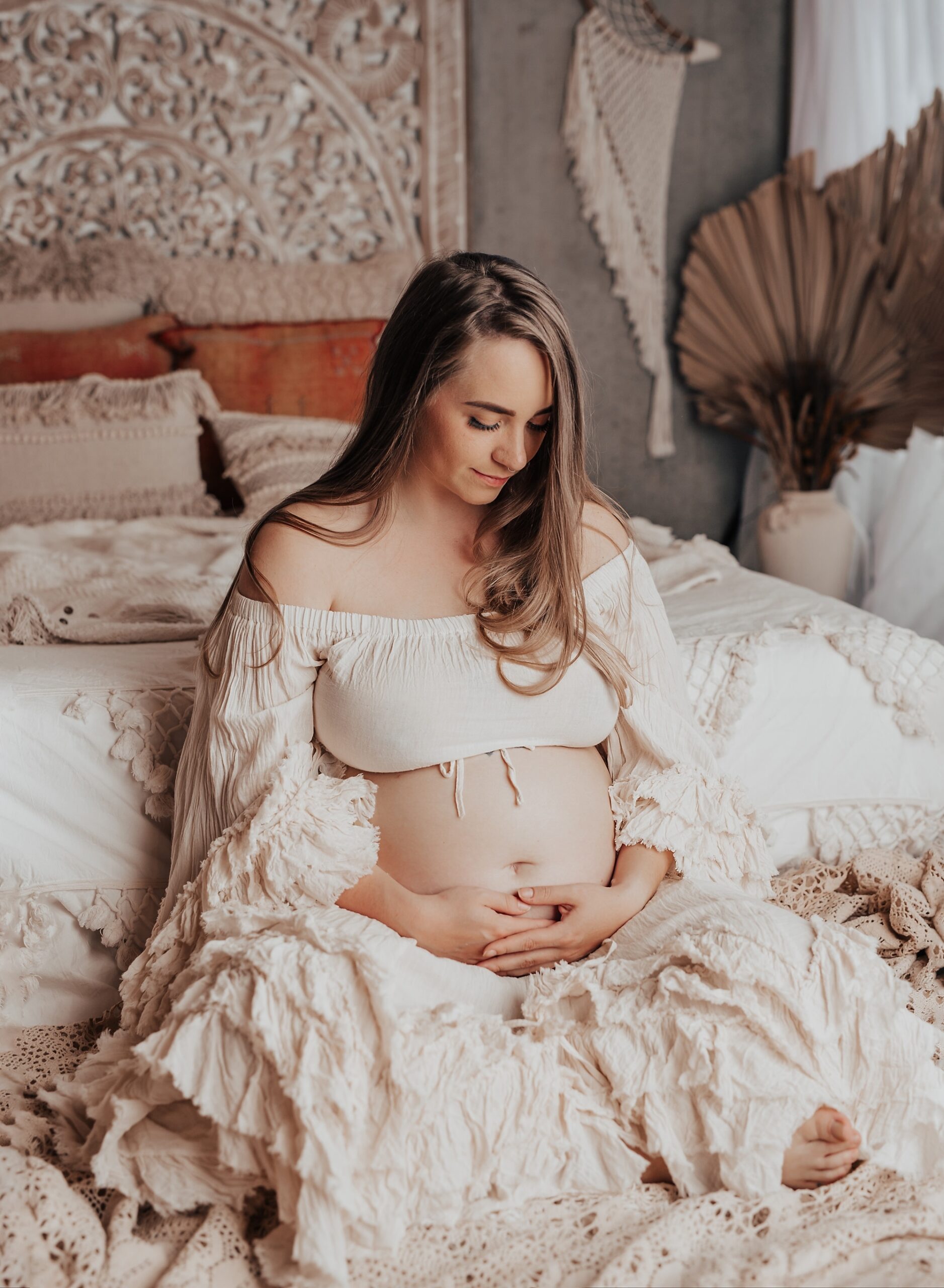 Studio maternity photographer in Melbourne